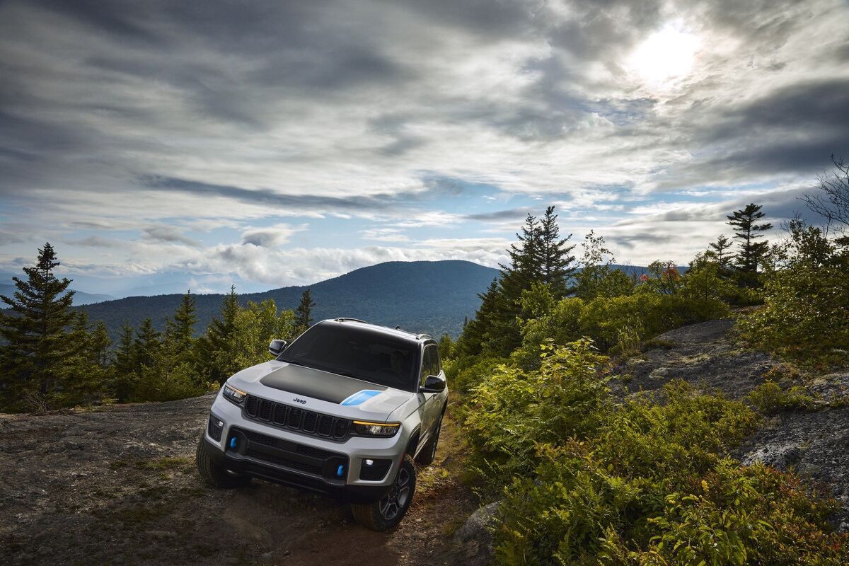 Jeep Recalls Over 328,000 Grand Cherokees For A Third Time